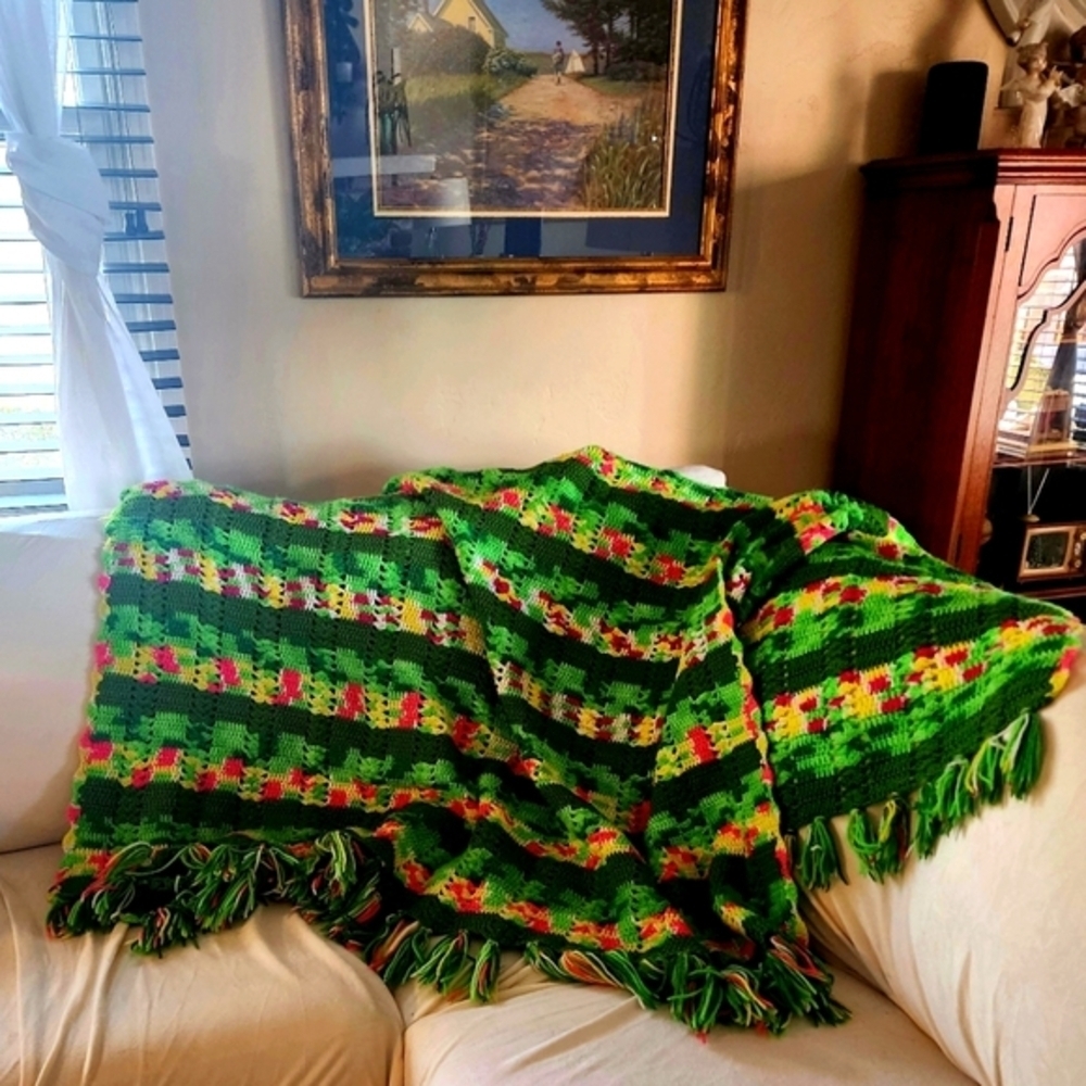 CORCHET VINTAGE TASSEL AFGHAN HANDMADE THROW